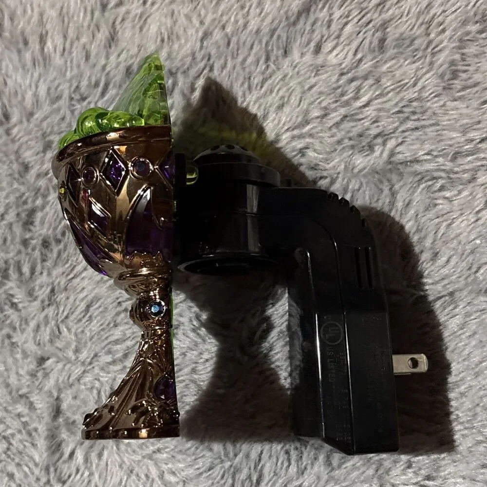 Bath and Body Works Wallflowers Plug In Ghostly Goblet Chalice Projector 2023